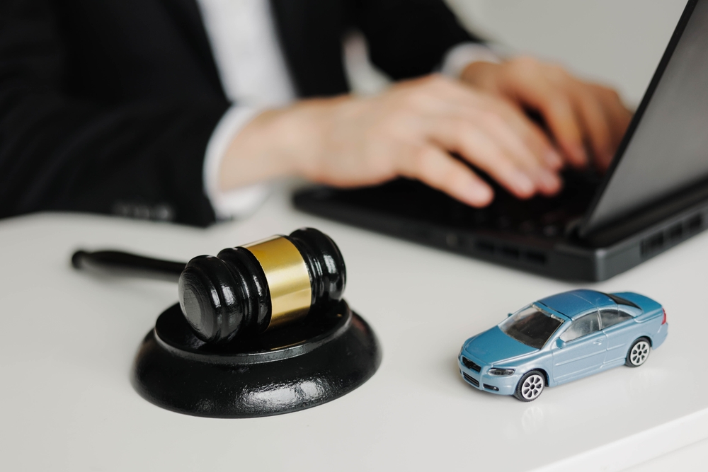 Learn if hiring a lawyer is necessary to settle a car accident case in Chicago and secure fair compensation.