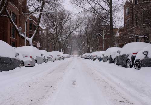 A snowy chicago street where an auto accident could happen